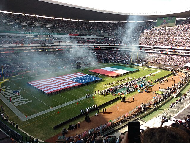 NFL_mexico_2017_(24682478688)